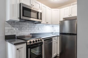 641 W Wrightwood Ave, Unit 214 in Chicago, IL - Building Photo