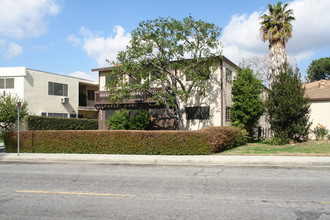 1377 E Acacia Ave in Glendale, CA - Building Photo - Building Photo