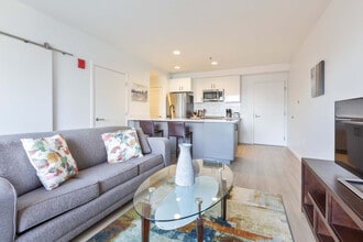 250 Kendall St in Cambridge, MA - Building Photo - Building Photo