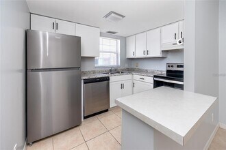 1062 85th Terrace N, Unit D in St. Petersburg, FL - Building Photo - Building Photo