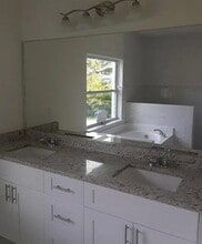 986 SW College Park Rd in Port St. Lucie, FL - Foto de edificio - Building Photo