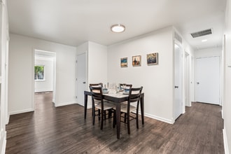 571 S Taft St in Lakewood, CO - Building Photo - Building Photo