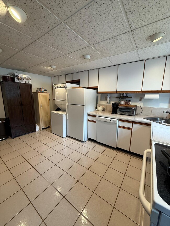 91 Rosewood Rd in Kings Park, NY - Building Photo - Building Photo