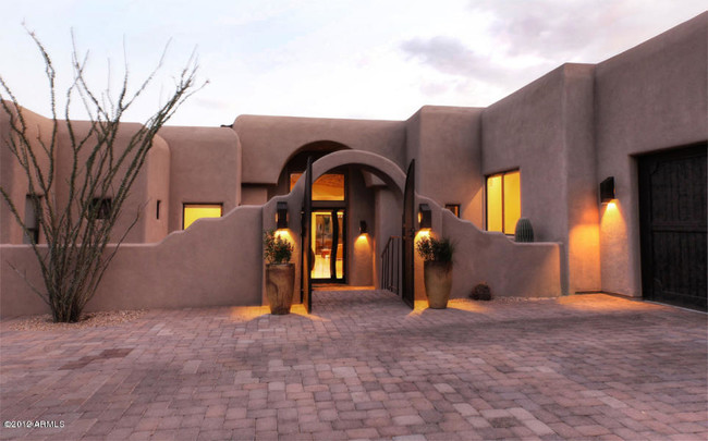 3000 Ironwood Rd in Carefree, AZ - Foto de edificio - Building Photo