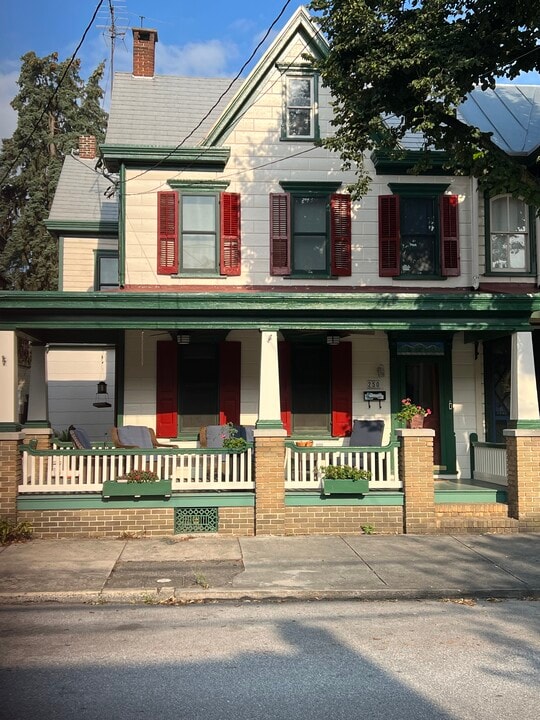 250 S Pitt St, Unit 250 A in Carlisle, PA - Building Photo