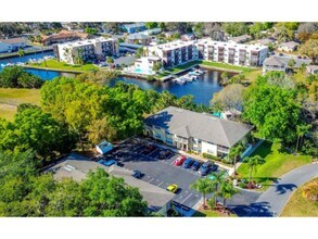 5537 Executive Dr in New Port Richey, FL - Building Photo - Building Photo