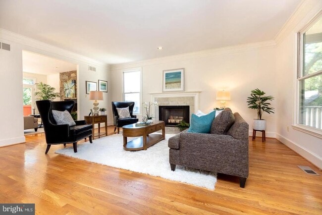 6413 Wilson Ln in Bethesda, MD - Foto de edificio - Building Photo