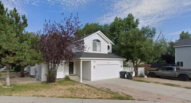 property at 1913 Twilight Ln E