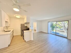 12745 Venice Blvd in Los Angeles, CA - Building Photo