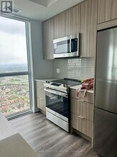 430-4430 Square One Dr in Mississauga, ON - Building Photo - Building Photo