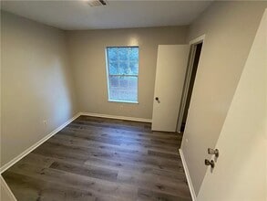 1744 Vauxhall Dr in Lithonia, GA - Foto de edificio - Building Photo