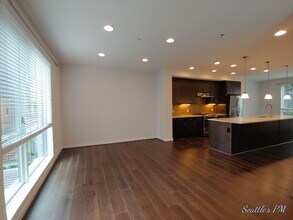 6522 32nd Ave NE in Seattle, WA - Foto de edificio - Building Photo