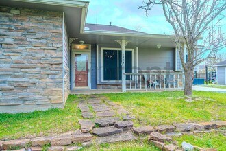 7934 Round Rock Dr in Houston, TX - Building Photo - Building Photo