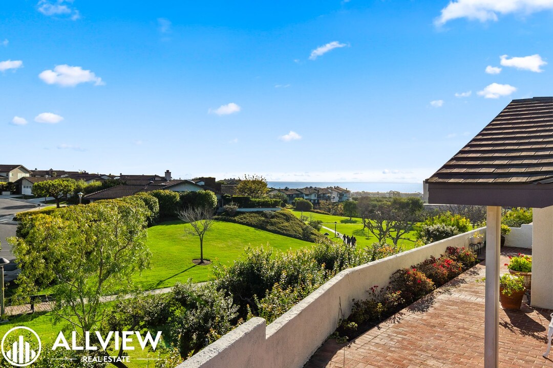 25 Sky Sail Dr in Newport Beach, CA - Building Photo