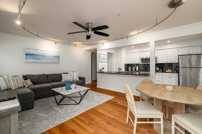 457 Coast Blvd in San Diego, CA - Building Photo - Building Photo
