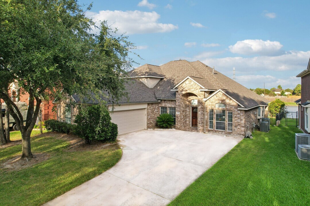 10206 Pine Flats Dr in Houston, TX - Building Photo