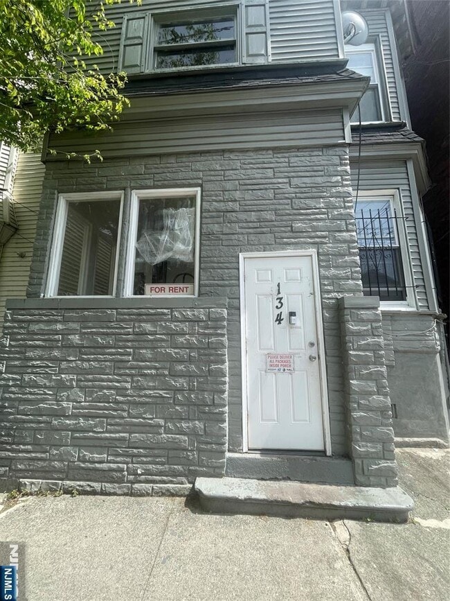 property at 134 S 7th St