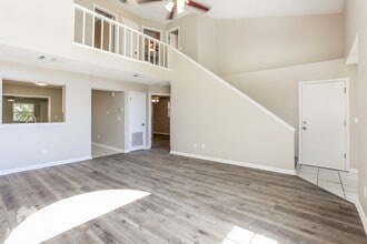 7513 Cinnamon Lakes Dr in Jacksonville, FL - Foto de edificio - Building Photo