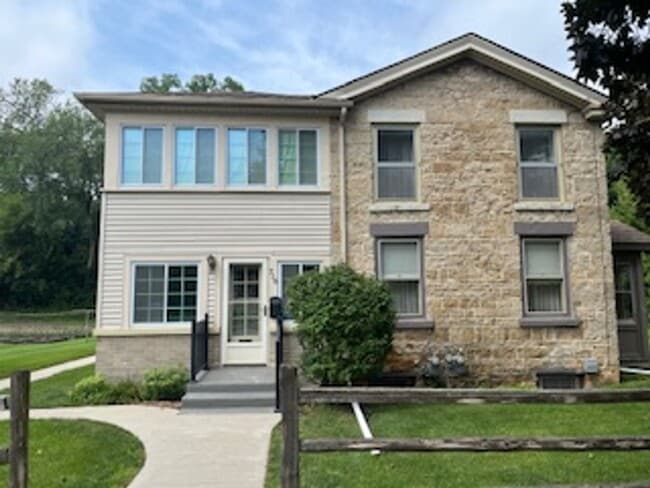 property at 716 S Washington St