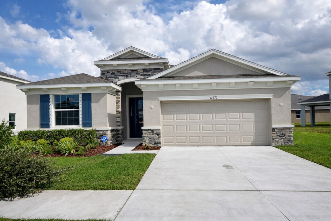 16722 Glacier Bay Loop in Wimauma, FL - Building Photo