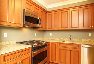 109 Forest St in Stamford, CT - Building Photo - Building Photo
