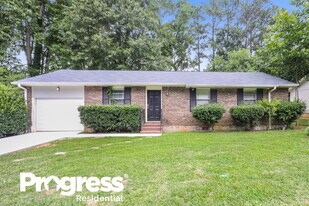 6133 Fieldcrest Dr in Morrow, GA - Building Photo