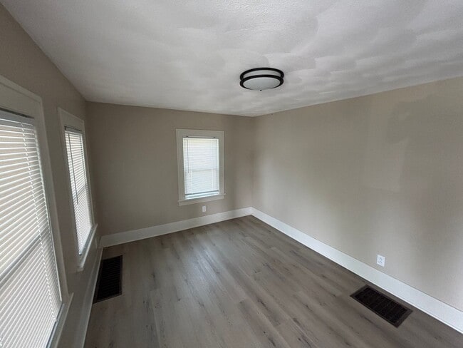 40 N Brookside Ave in Endicott, NY - Building Photo - Building Photo