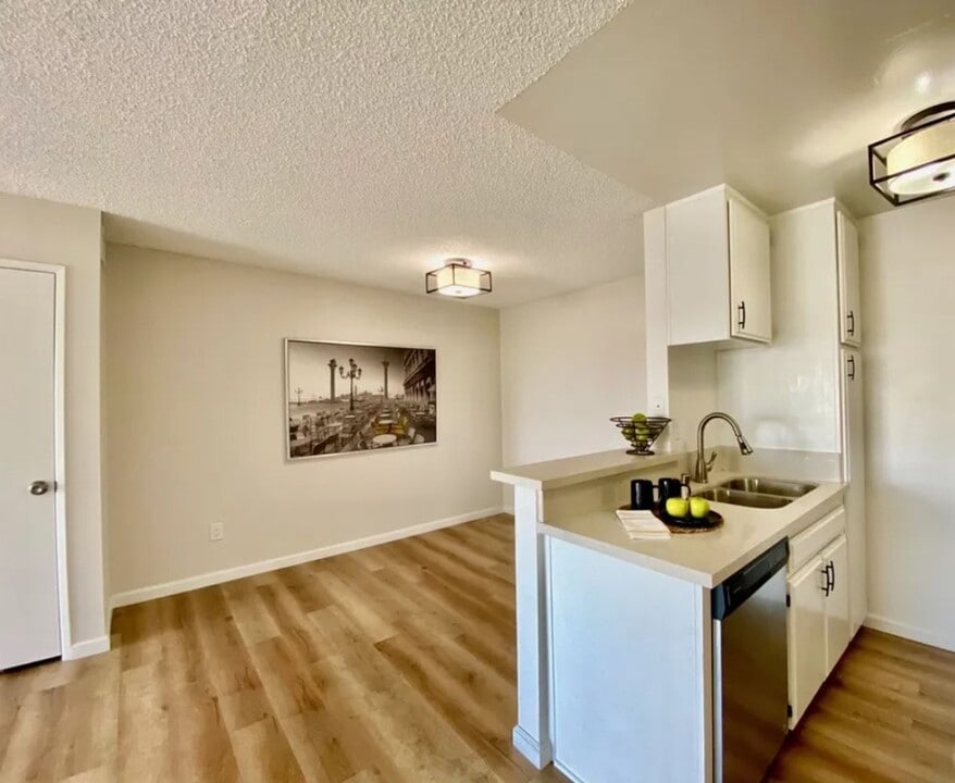 Victory Apartments in North Hollywood, CA - Building Photo