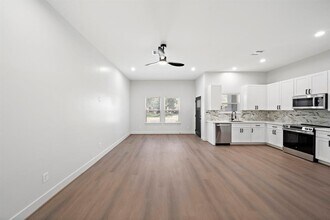 9609 Ashville Dr-Unit -A in Houston, TX - Building Photo - Building Photo