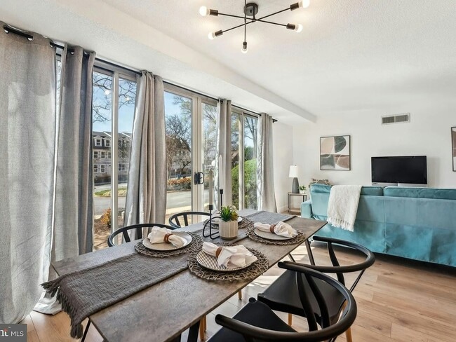 property at 4410 Oglethorpe St