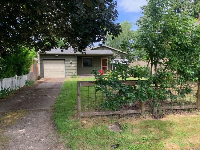 property at 4135 SE Tibbetts St