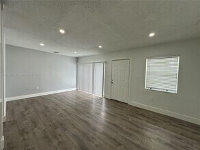 6032 SW 25th St in Miramar, FL - Building Photo - Building Photo