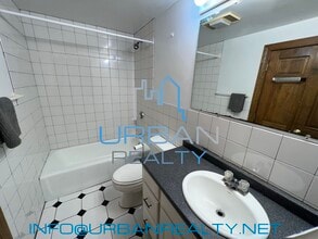 1911 Beacon St, Unit 1 in Brookline, MA - Building Photo - Building Photo