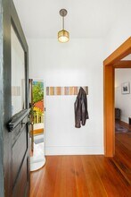 327 19th Ave E in Seattle, WA - Building Photo - Building Photo