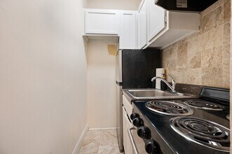 310e E 93rd St in New York, NY - Building Photo - Building Photo
