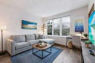 8200 164th Ave NE in Redmond, WA - Building Photo