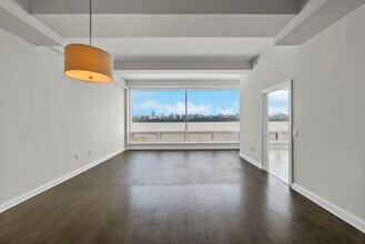 9 Somerset Ln, Unit 307 in Edgewater, NJ - Building Photo - Building Photo