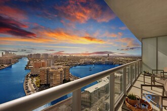 2602 E Hallandale Beach Blvd in Hallandale Beach, FL - Building Photo - Building Photo