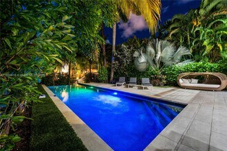 310 SE 11th Ave in Fort Lauderdale, FL - Building Photo - Building Photo