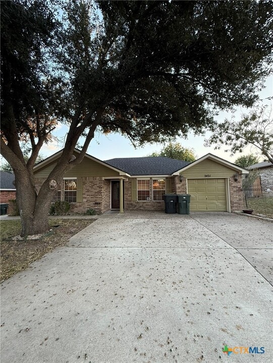 2421 Hancock Dr in Temple, TX - Building Photo