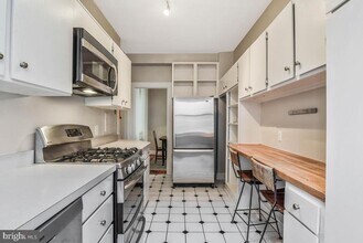 3100 Connecticut Ave in Washington, DC - Building Photo - Building Photo