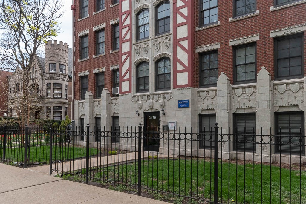 2423 N Kedzie in Chicago, IL - Building Photo