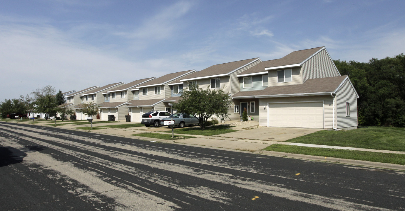 201-229 Silverado Dr in Stoughton, WI - Building Photo