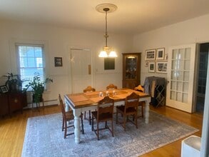27 Holton St, Unit 1 in Medford, MA - Foto de edificio - Building Photo