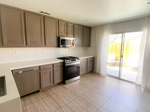 51945 Avenida Madero in La Quinta, CA - Building Photo - Building Photo