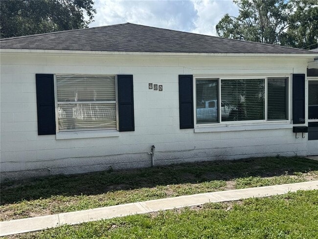 property at 904 Golfview St