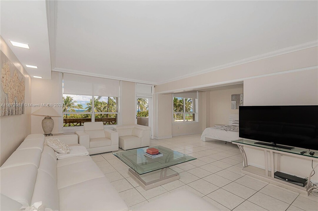 10185 Collins Ave, Unit #319 in Bal Harbour, FL - Foto de edificio