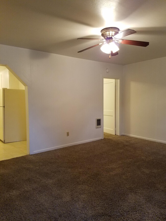 593 14th St in Springfield, OR - Building Photo - Building Photo