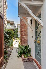 221 2nd St in Manhattan Beach, CA - Building Photo - Building Photo
