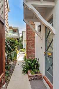 221 2nd St in Manhattan Beach, CA - Foto de edificio - Building Photo